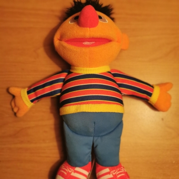 Sesame Street Ernie Plush - Picture 4 of 5